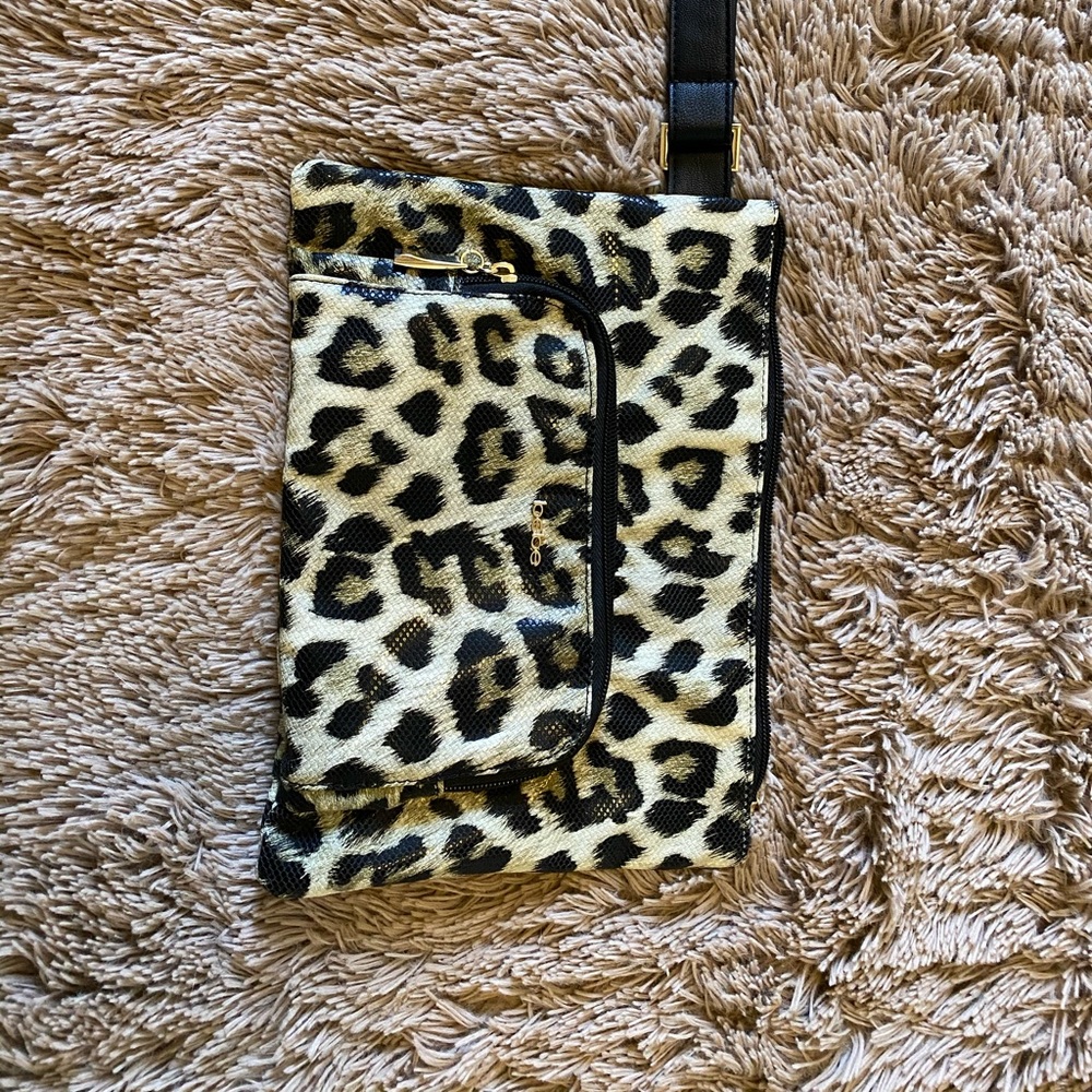 ✰ Bebe cheetah print bag ✰